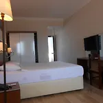 The Life Hill Otel