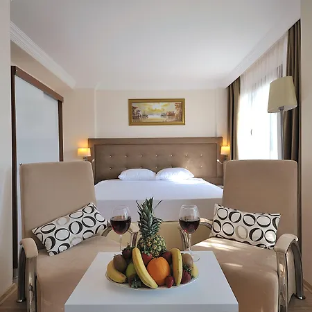 Hotell The Life Hill 4*